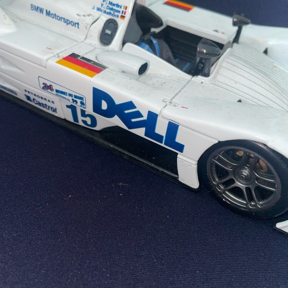 BMW V-12 LMR 1999 Le Mans Race Winner #15 Maisto 1/18 Scale Die Cast GT Race Car - Picture 4 of 6